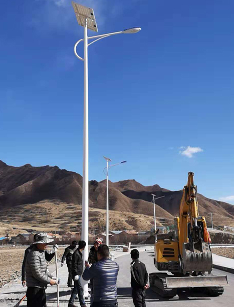 甘南碌曲10米白朗太阳能路灯项目