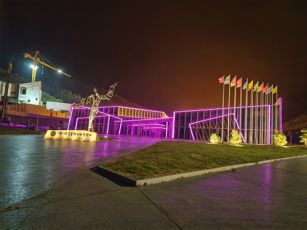 城市亮化是现代城市建设的重要组成部分，它不仅可以美化城市的夜景，还能提升城市的整体形象。随着科技的不断进步，城市亮化也得到了更多的关注和创新。本文将介绍一些关于城市亮化的创意和技术，帮助读者了解白朗城市亮化的重要性以及如何进行白朗城市亮化的规划和实施。